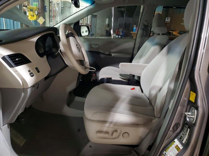 2011 Toyota Sienna le