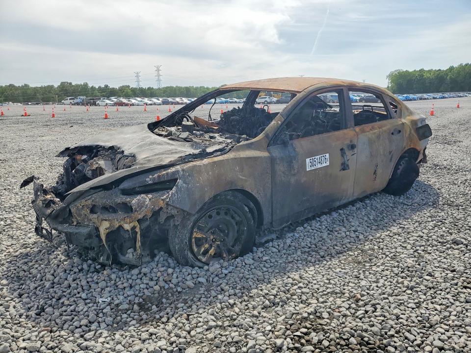 2016 Niss Altima 2.5 s