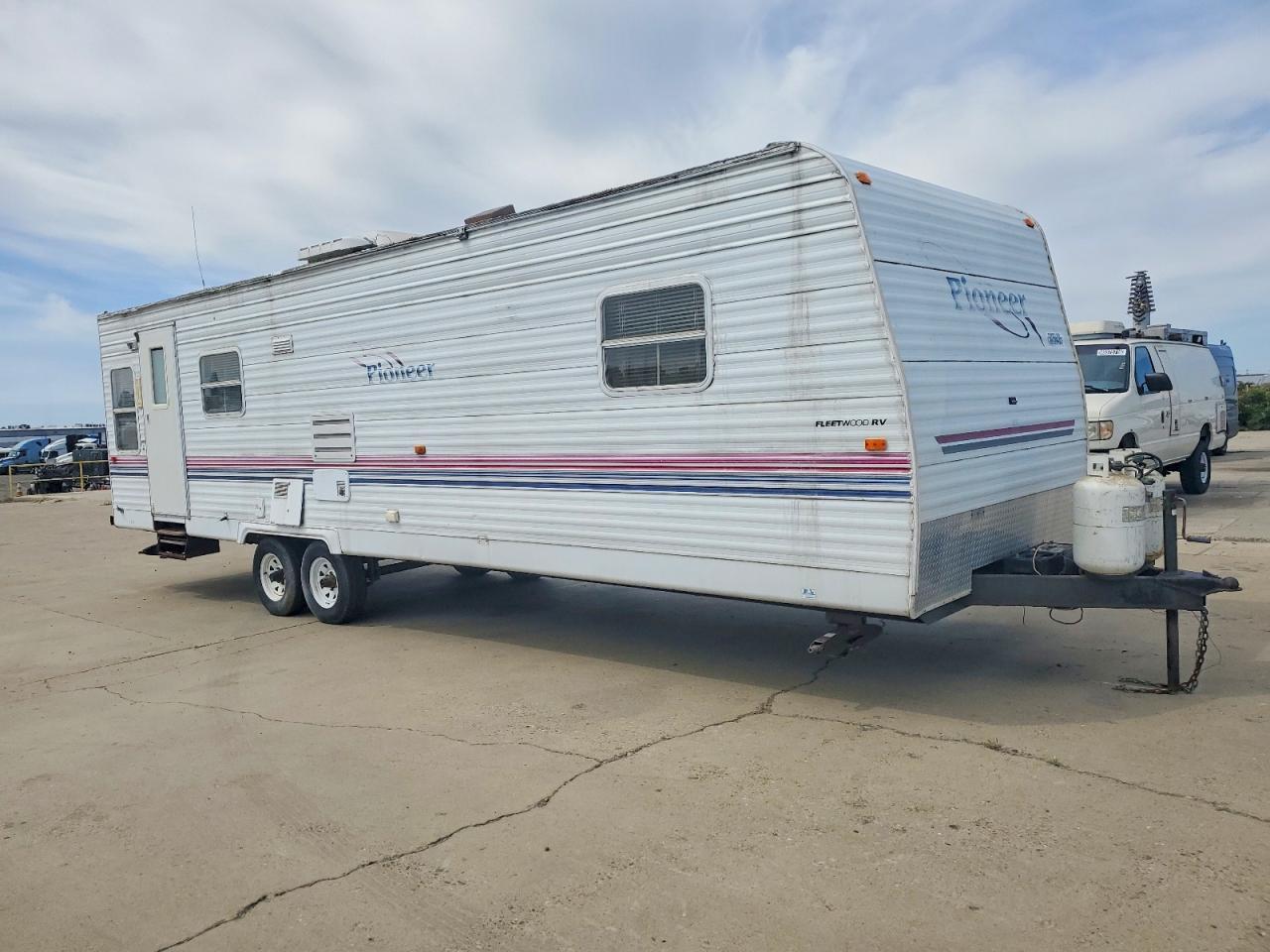 2003 Pioneer 2003 Fleetwood Pioneer Camper