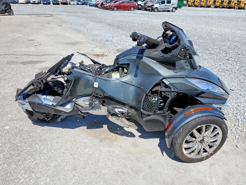 2017 Can-Am Spyder Roadster RT
