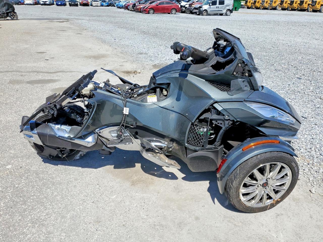 2017 Can-Am Spyder Roadster RT