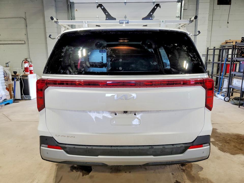 2025 KIA Carnival LX