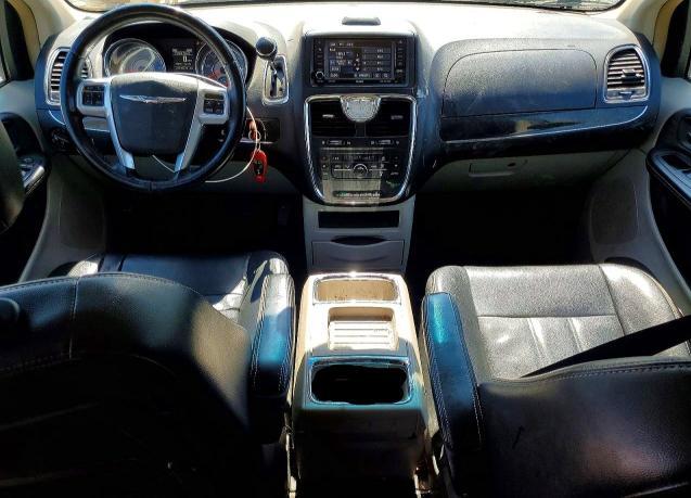 2013 Chrysler Town & Country Touring