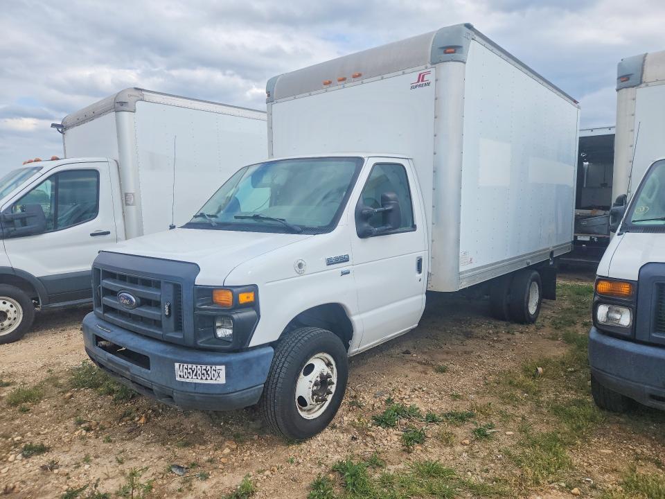 2013 Ford Econoline E350 Super Duty Cutaway Van