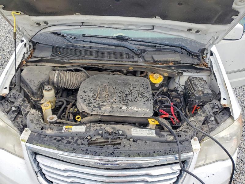 2016 Chrysler Town & Country Touring