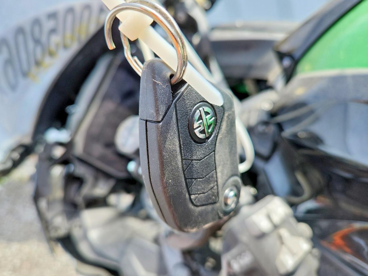 2023 Kawasaki ZX1002 R