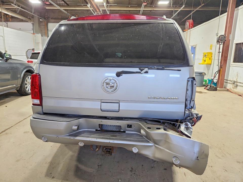 2004 Cadillac Escalade Luxury