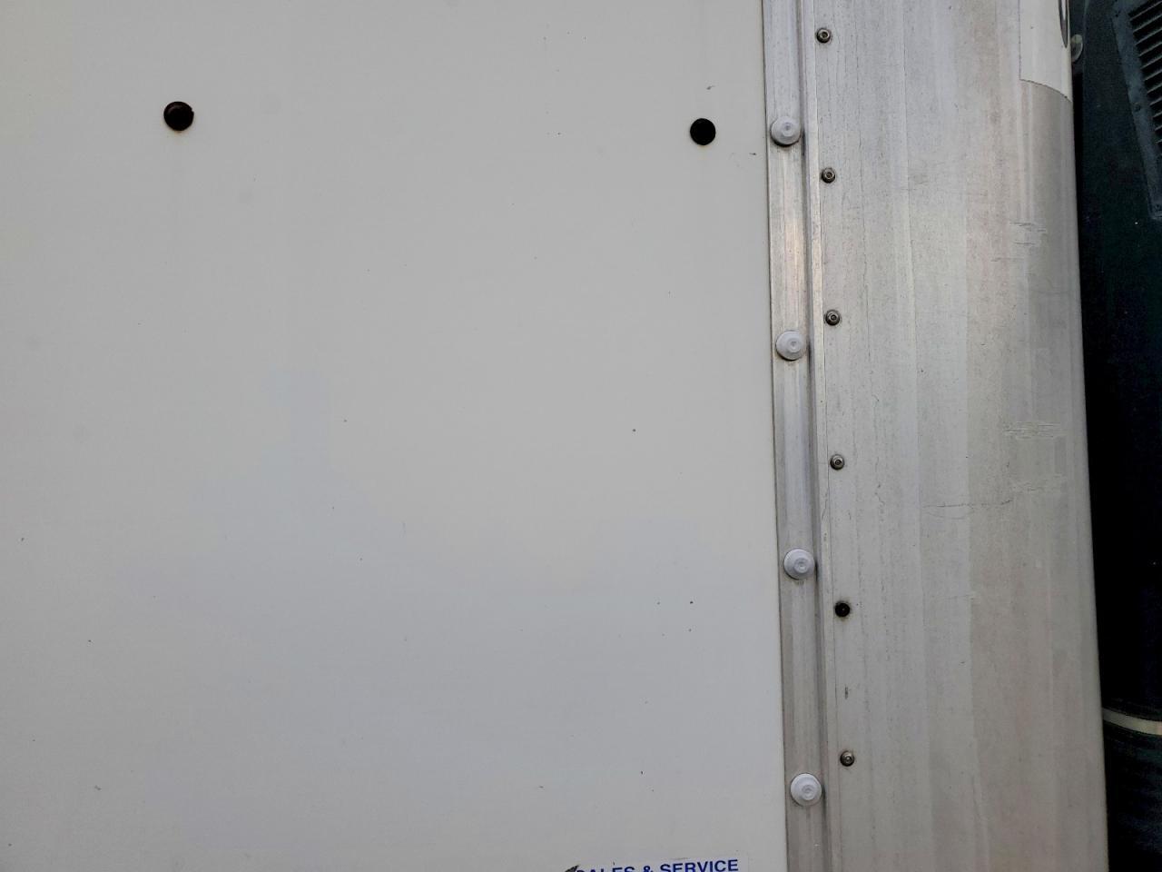 2010 Isuzu NRR Delivery Truck