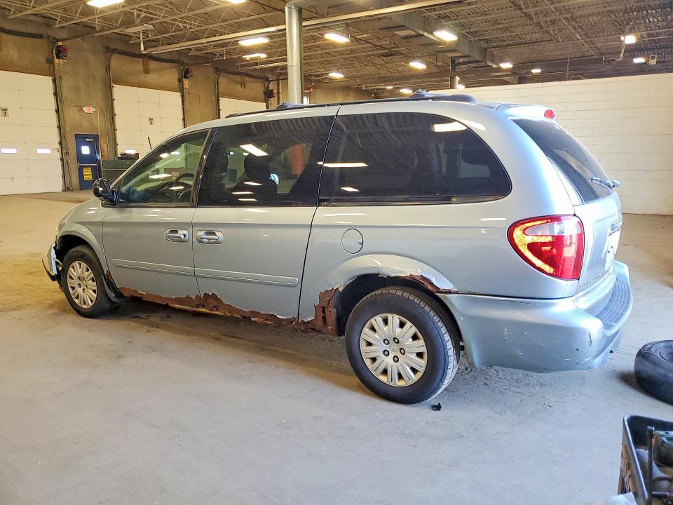 2005 Chrysler Town & Country lx
