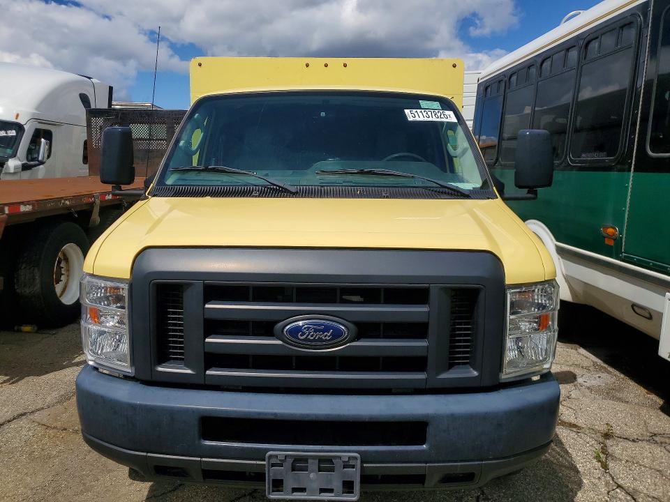 2019 Ford Econoline E450 Super Duty Cutaway Van