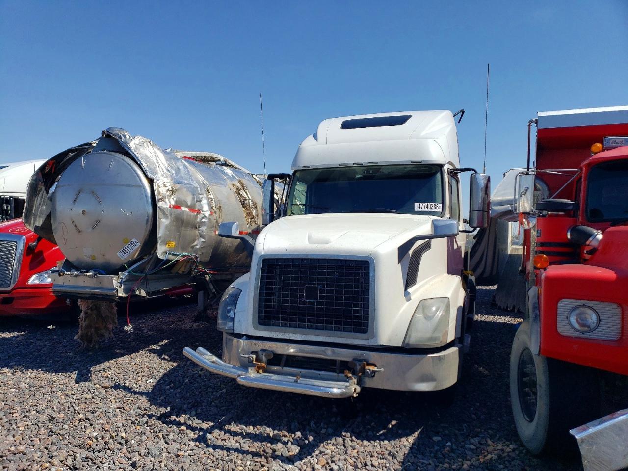 2012 Volv O VNL Semi Truck
