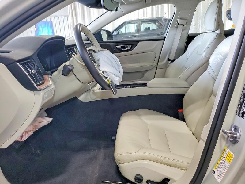 2022 Volvo S60 B5 Momentum