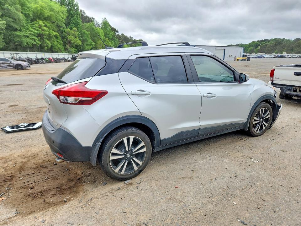 2018 Nissan Kicks sv
