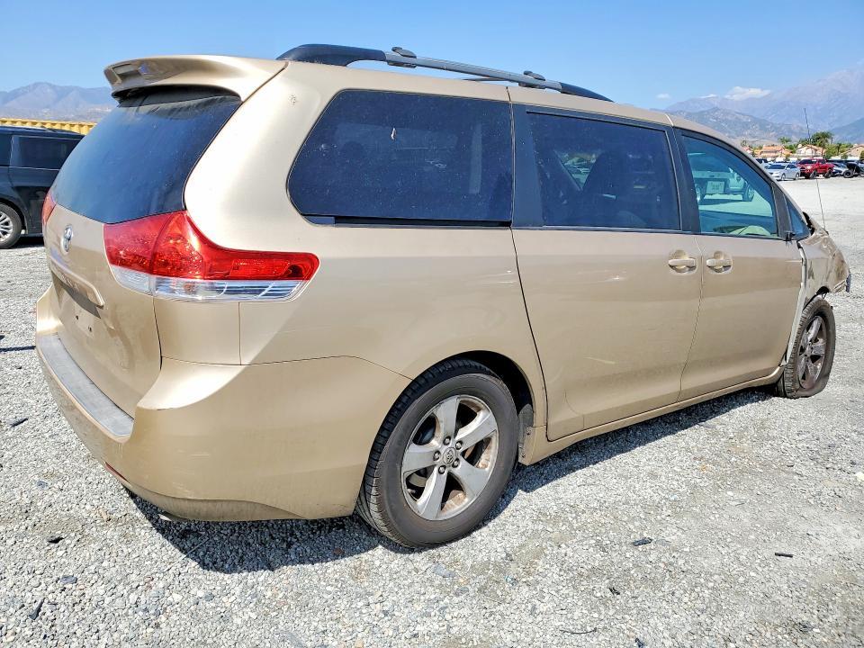 2011 Toyota Sienna le