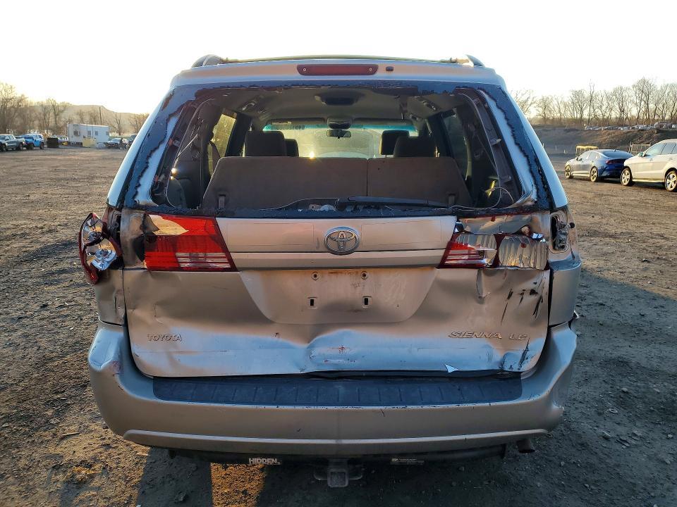 2004 Toyota Sienna le 7 Passenger