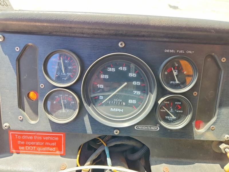 2000 Freightliner MT45G Delivery Truck