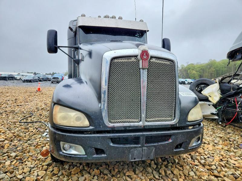 2010 Kenworth T660 Semi Truck