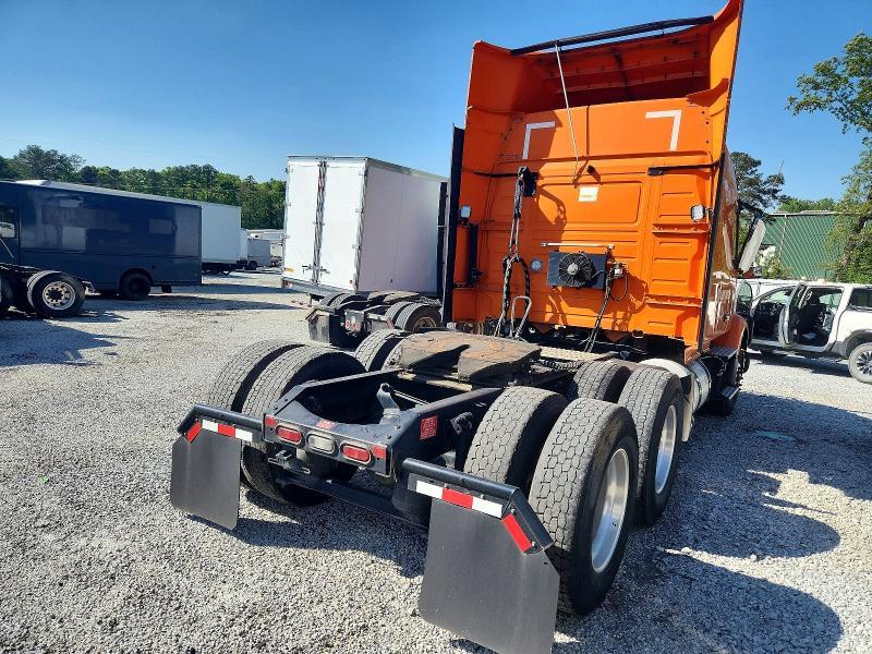 2021 Volv O VNR Semi Truck
