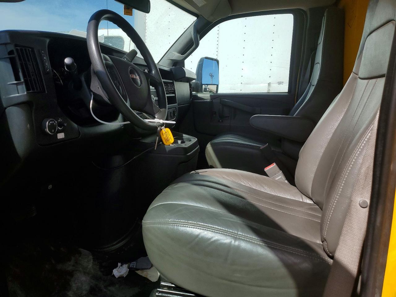 2023 GMC Savana BOX Truck