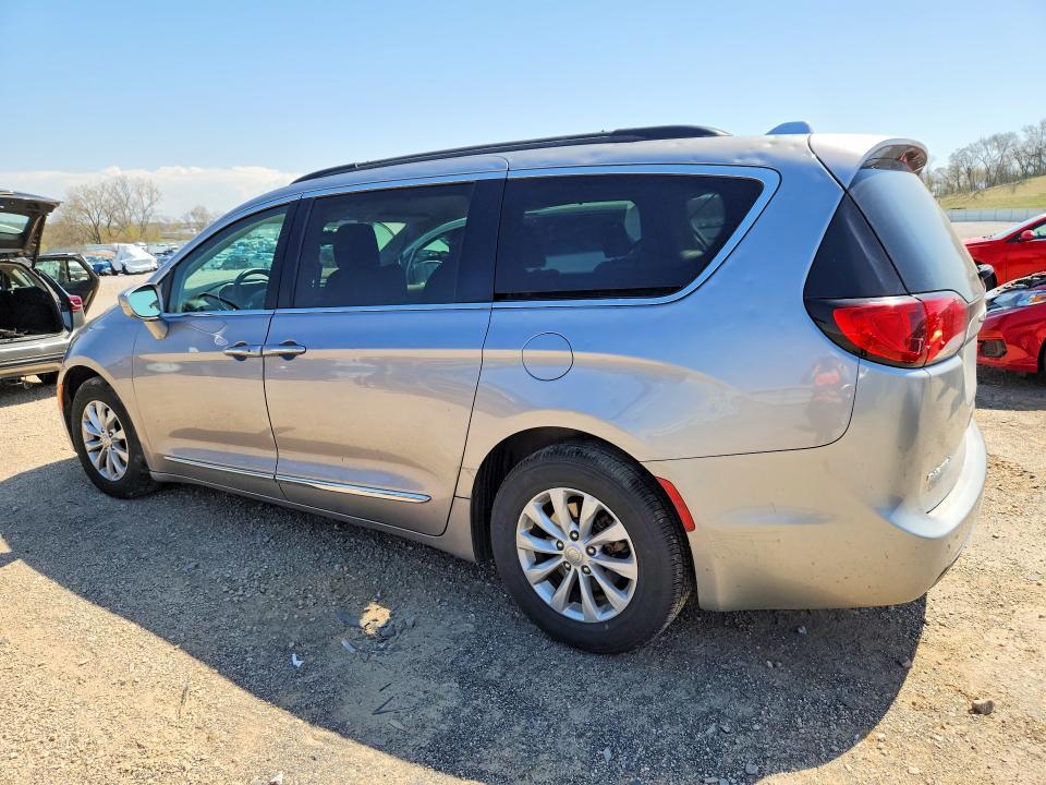 2017 Chrysler Pacifica Touring l