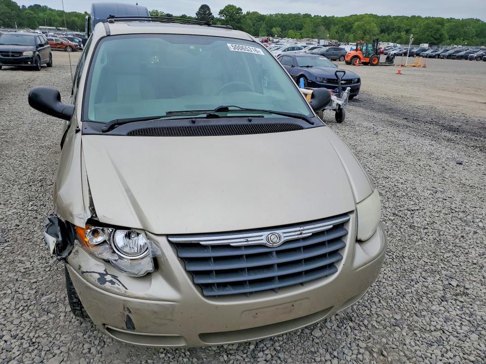2005 Chrysler Town & Country Touring
