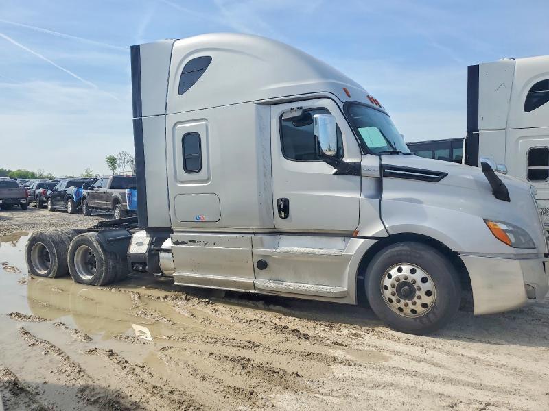 2020 Freigliner 2020 Freightliner Cascadia 126 Semi Truck
