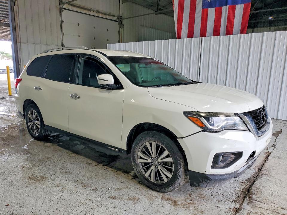 2020 Nissan Pathfinder sv