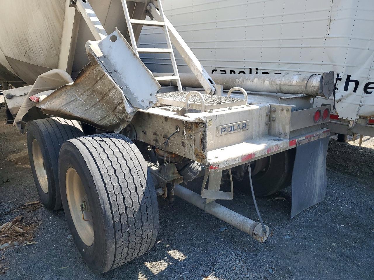 2013 Polar Tank Trailer 2013 Polar Tank Pneumatic DRY Bulk Trailer