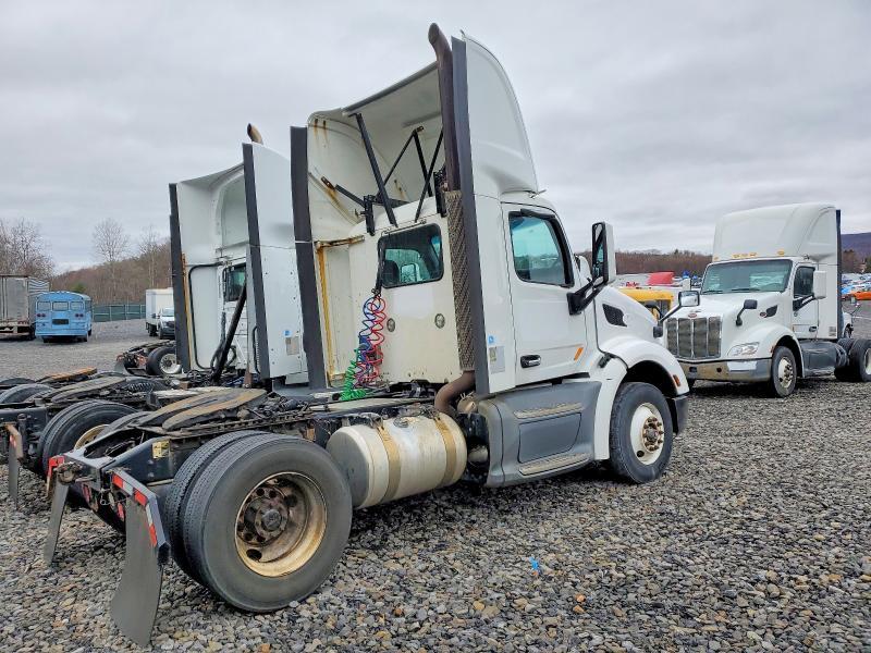 2016 Peterbilt 579 Semi Truck