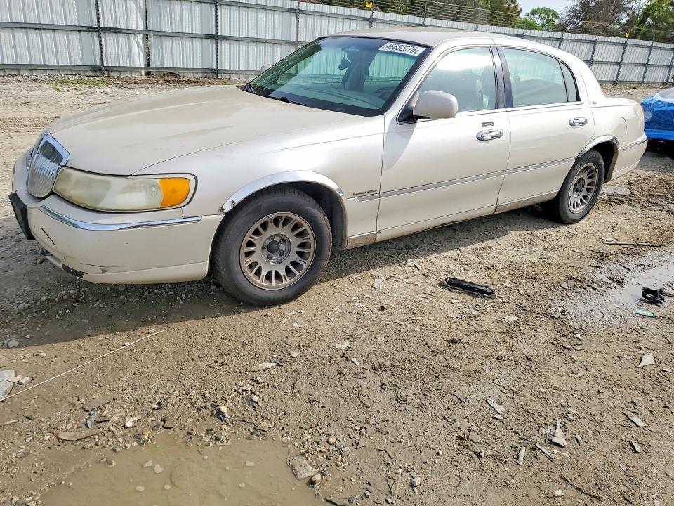 2000 Lincoln Town car Cartier