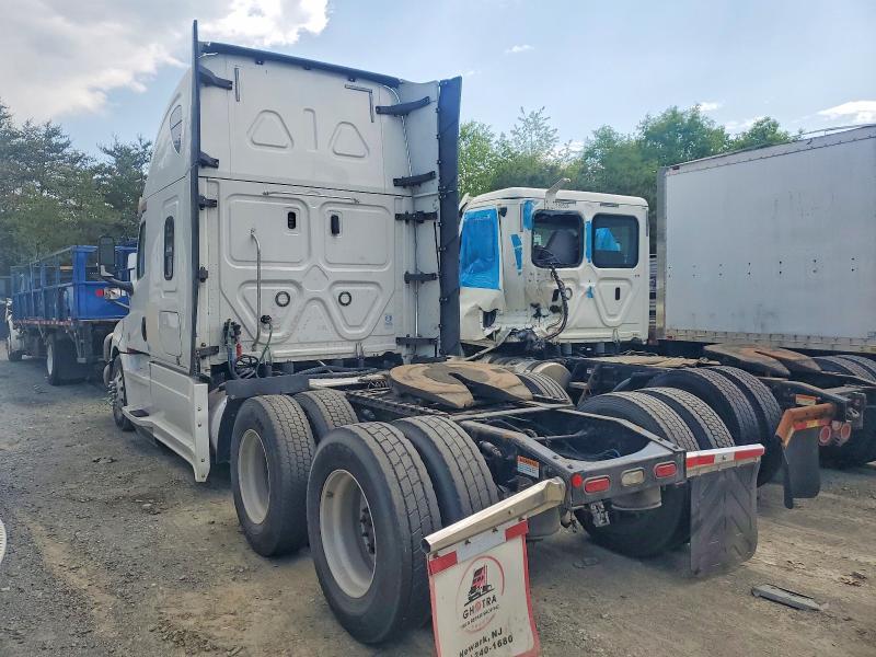 2020 Freigliner 2020 Freightliner Cascadia 126 Semi Truck