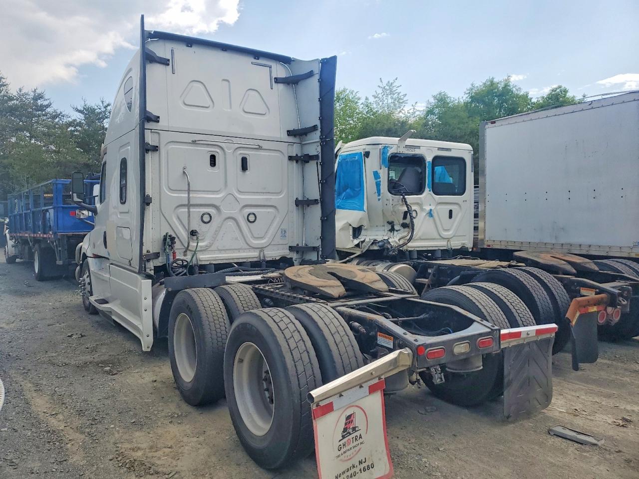 2020 Freigliner 2020 Freightliner Cascadia 126 Semi Truck