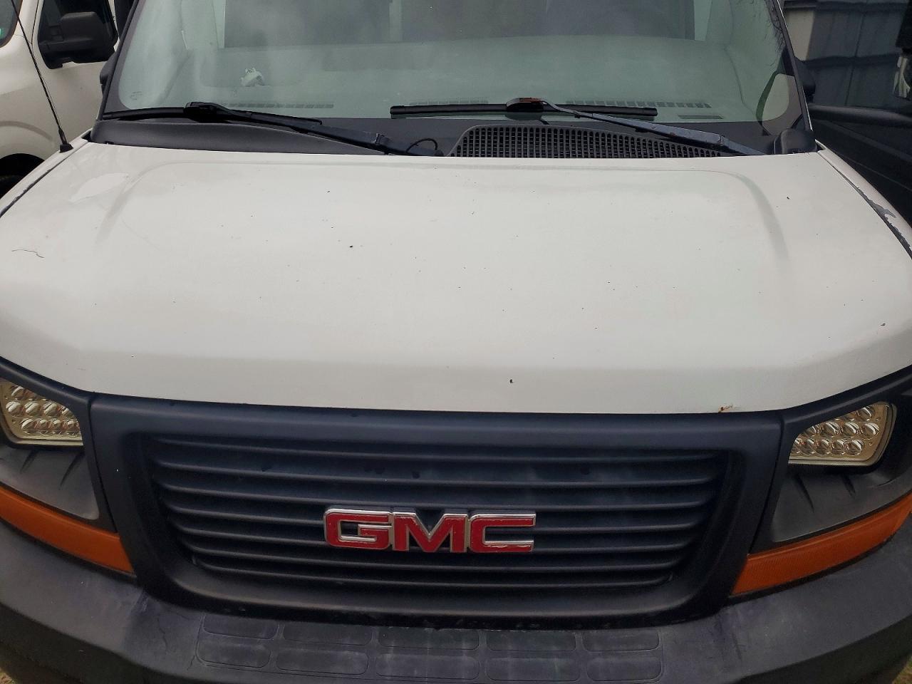 2004 GMC Savana Cutaway G3500
