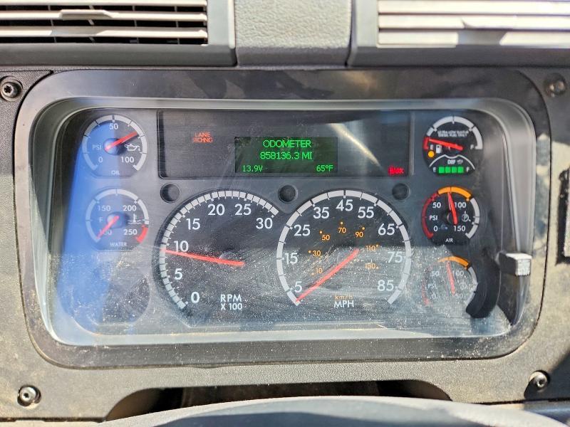 2016 Freightliner Cascadia 125 Semi Truck