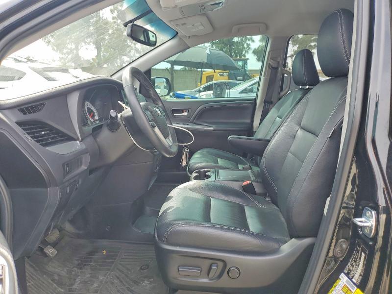 2017 Toyota Sienna se 8-passenger
