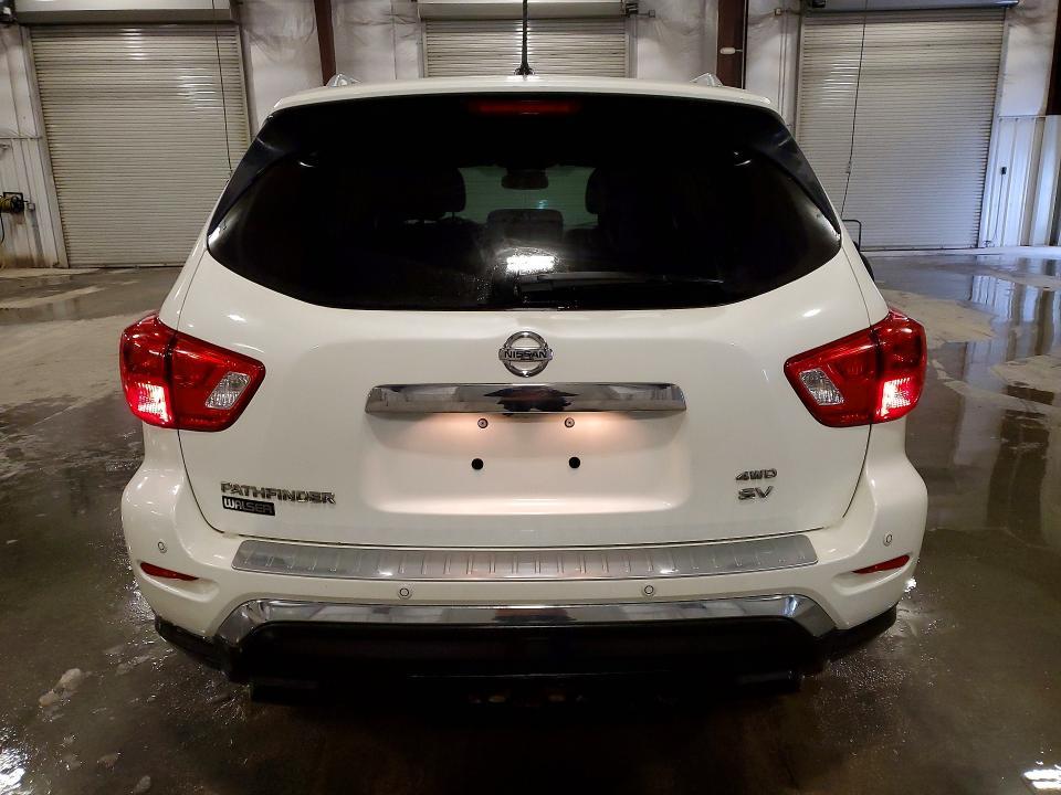 2017 Nissan Pathfinder sv