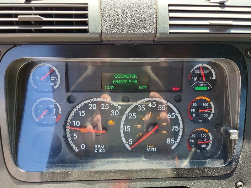 2016 Freightliner Cascadia 1-semi Truck