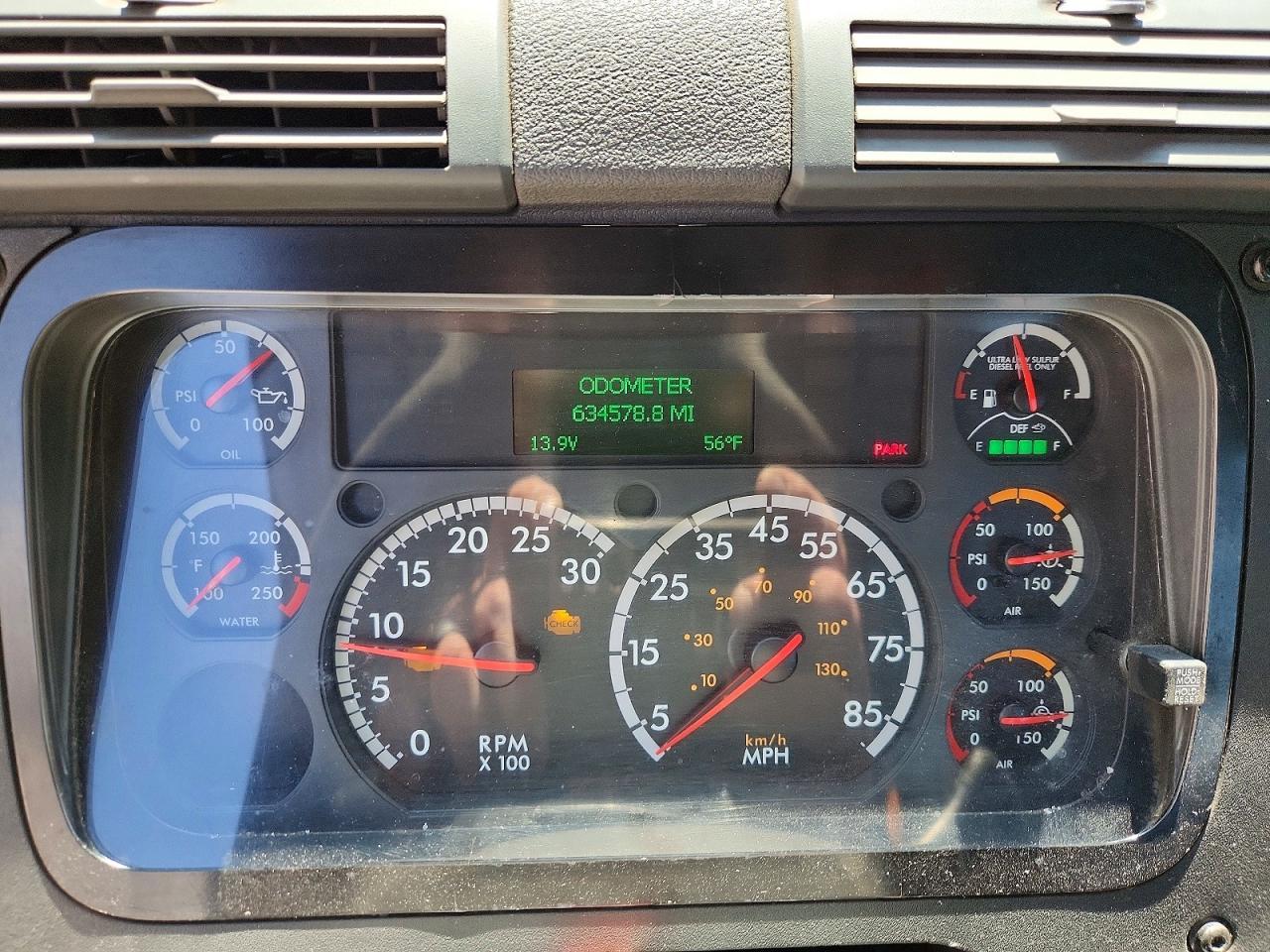 2016 Freightliner Cascadia 1-Semi Truck