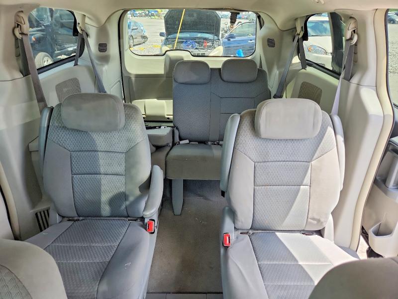 2010 Chrysler Town & Country lx