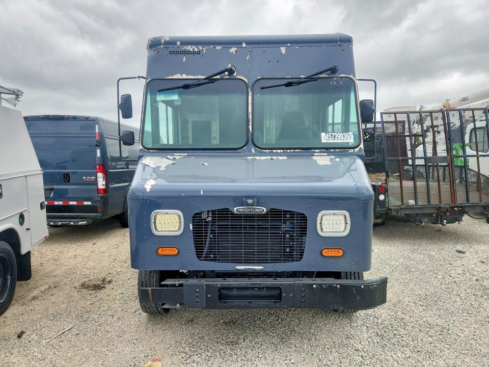 2020 Freightliner MT45G Chassis Delivery Truck