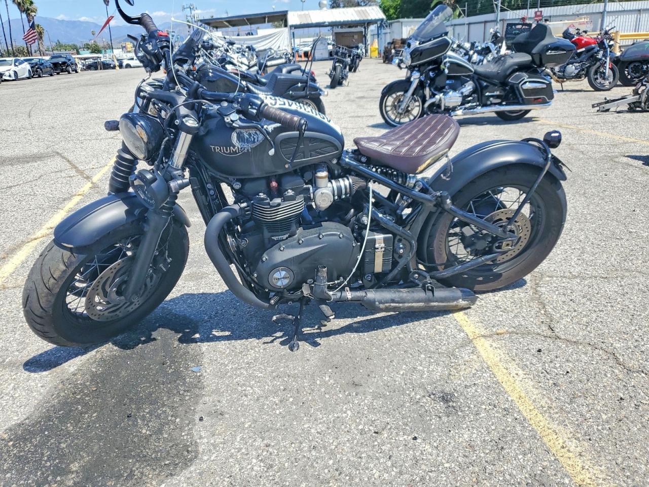 2019 Triumph Bonneville Bobber Black