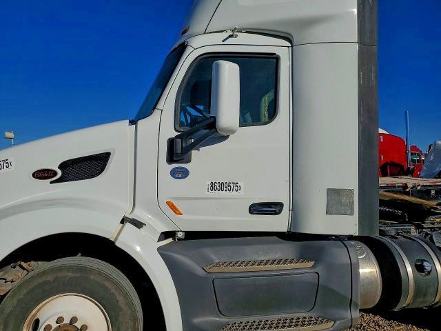 2018 Peterbilt 579 Semi Truck