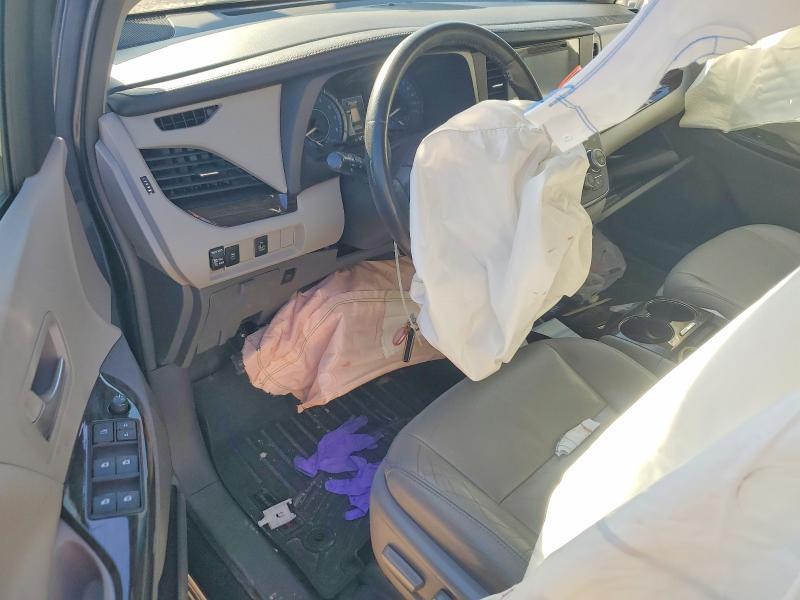 2015 Toyota Sienna xle 8-passenger