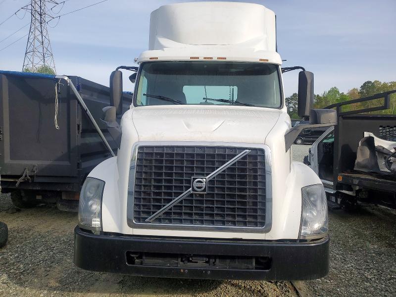 2018 Volvo VNL Semi Truck