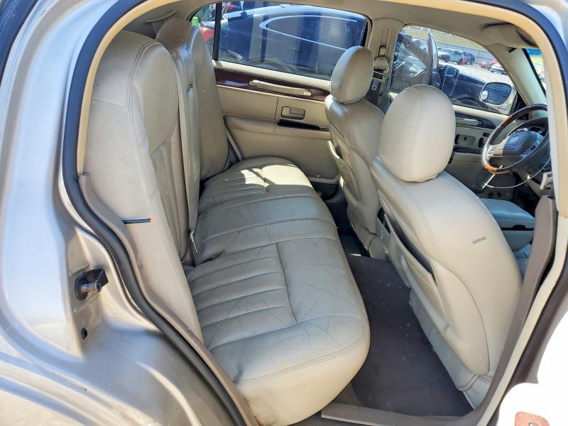 2003 Lincoln Town car Signature