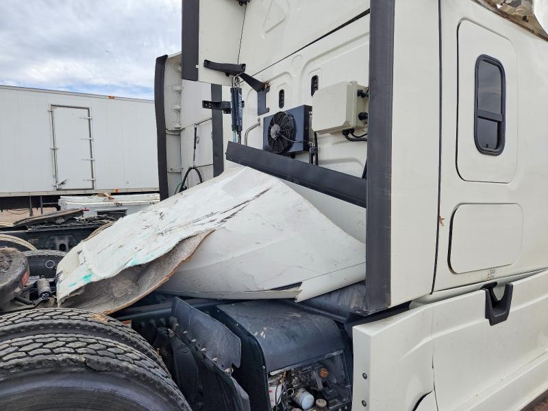2022 Freigliner 2022 Freightliner Cascadia 126 Semi Truck