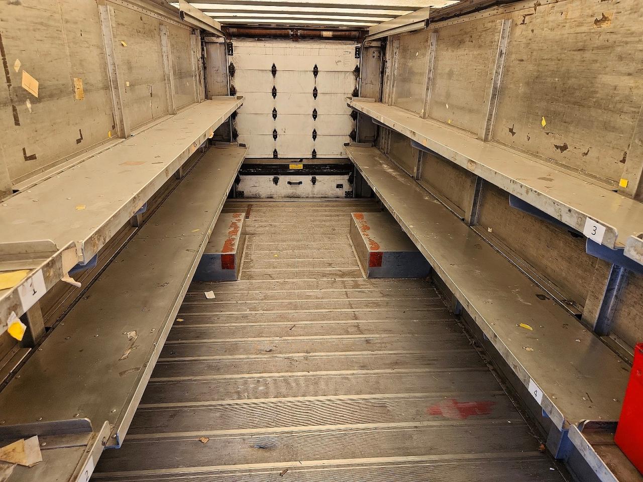 2000 Freightliner MT45G Delivery Truck