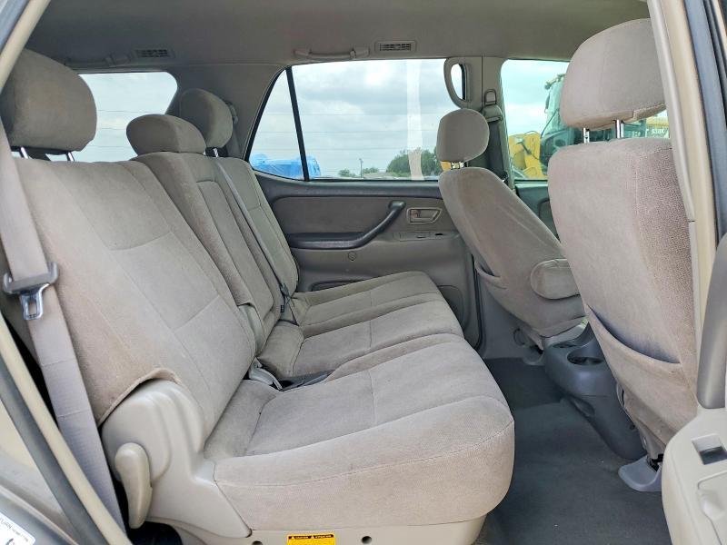 2004 Toyota Sequoia SR5