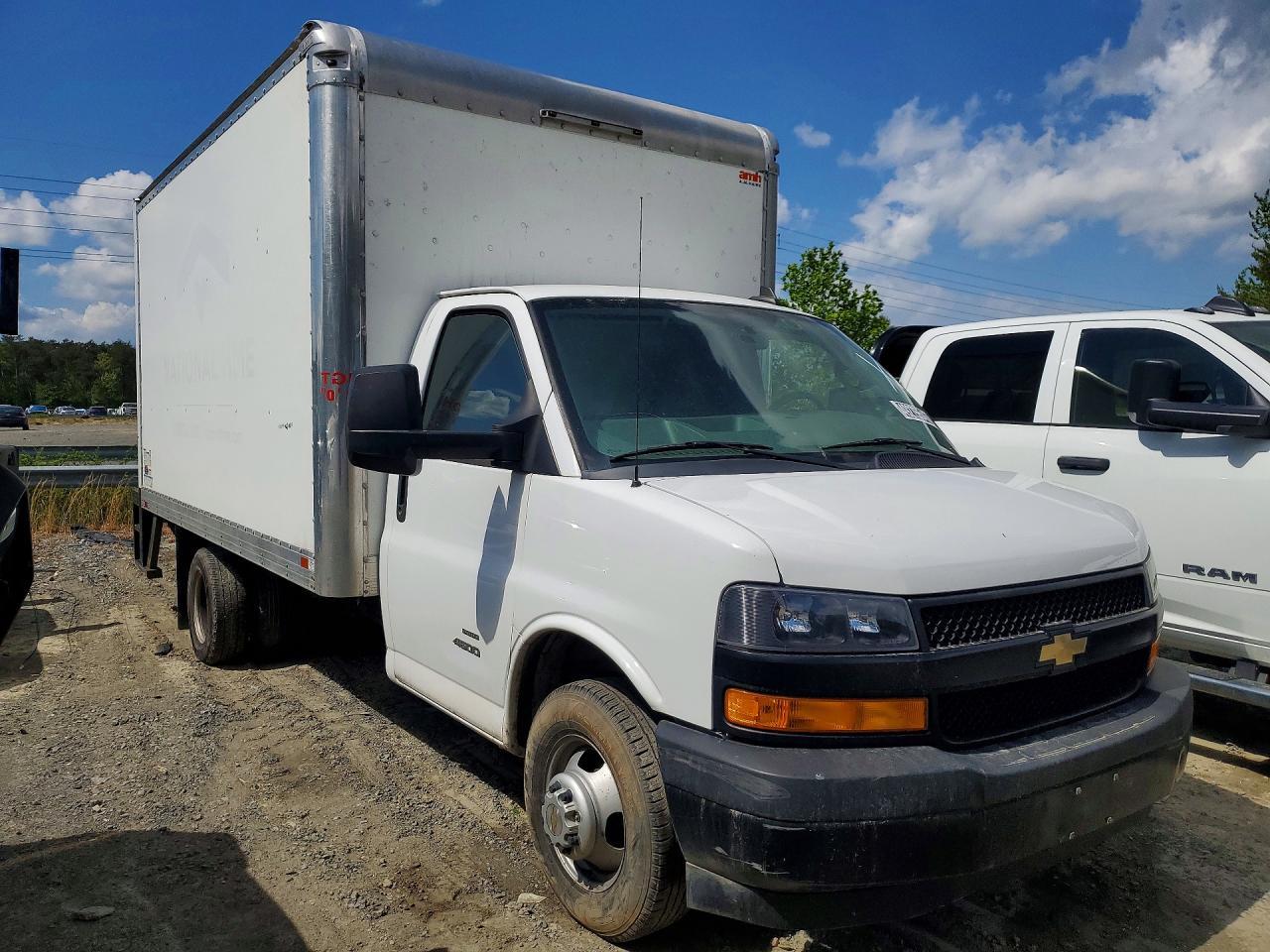2020 Chevrolet Express BOX Truck