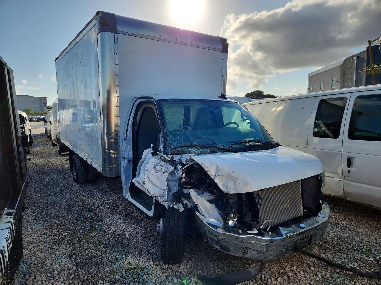 2025 GMC Savana BOX Truck